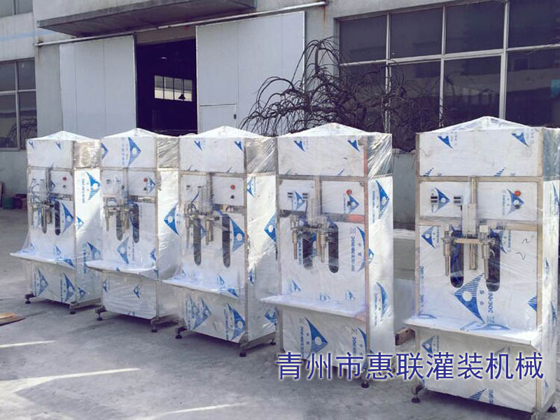 小型白酒灌裝機(jī)