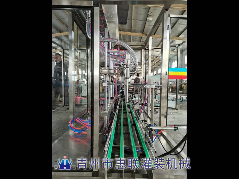 大桶20升8頭甲醇/尾氣處理液/凈化液灌裝機試機現(xiàn)場